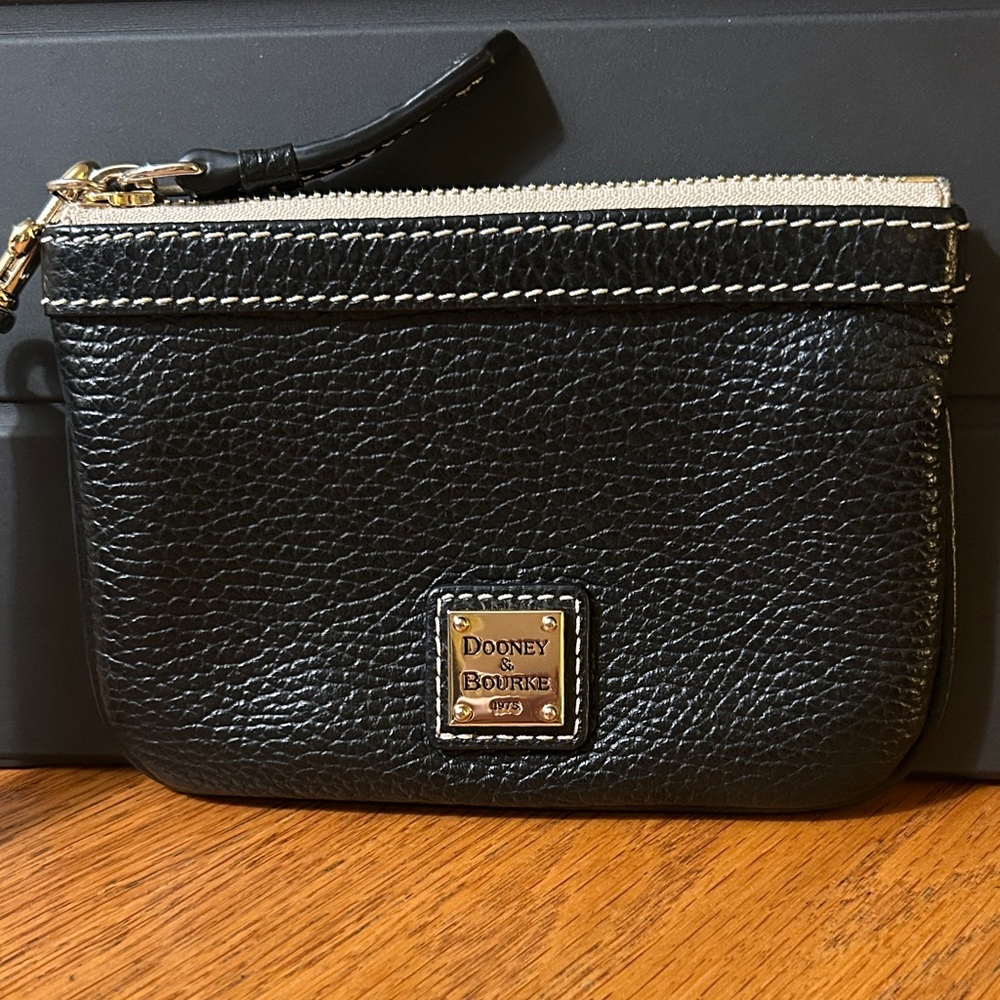 Dooney and bourke wristlet